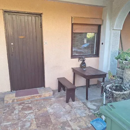 Cozy House With Spacious Yard Daire Üsküp