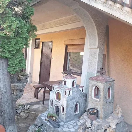 Cozy House With Spacious Yard * Skopje