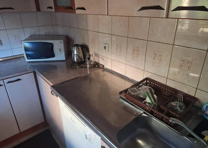 Cozy House With Spacious Yard