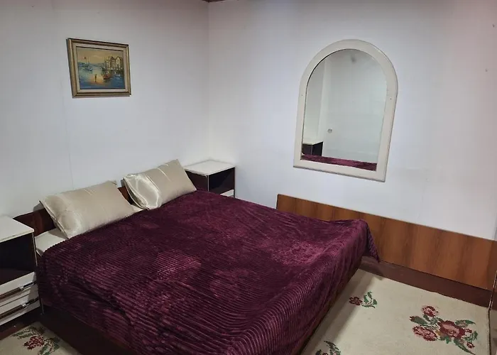 Cozy House With Spacious Yard *