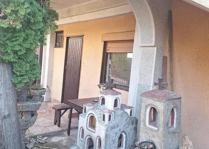 Cozy House With Spacious Yard * Szkopje