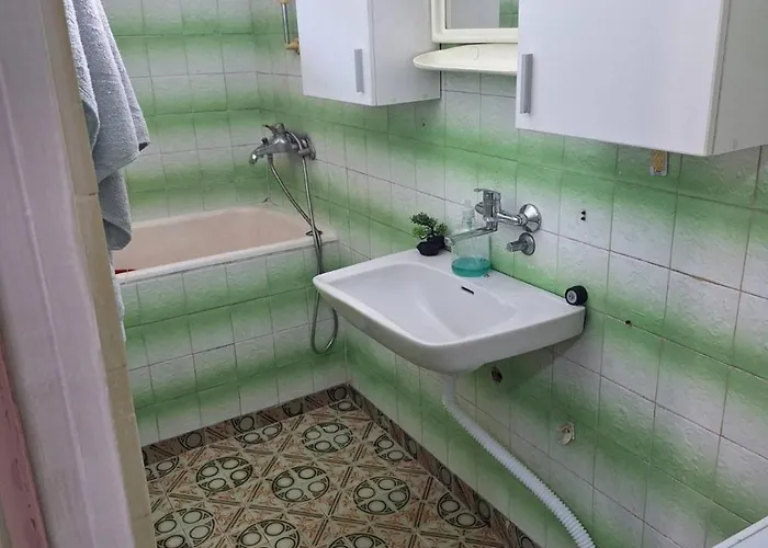 Cozy House With Spacious Yard